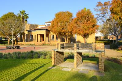 Townhouse For Rent in Equestria, Pretoria