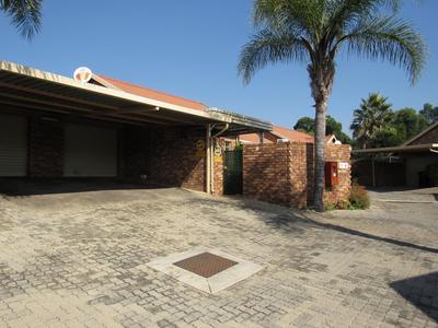 Townhouse For Rent in Equestria, Pretoria