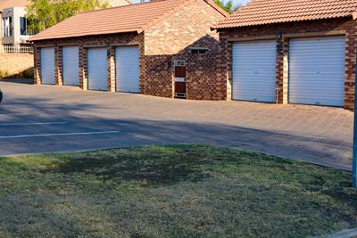 Townhouse For Sale in Equestria, Pretoria