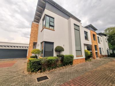 Simplex For Rent in Waterkloof, Pretoria