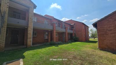 Townhouse For Rent in Equestria, Pretoria